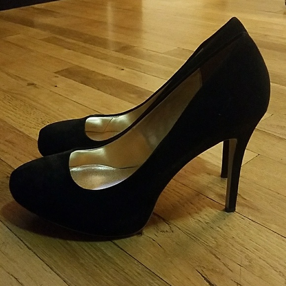 Heels - Picture 2 of 4