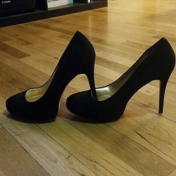Heels - Picture 4 of 4