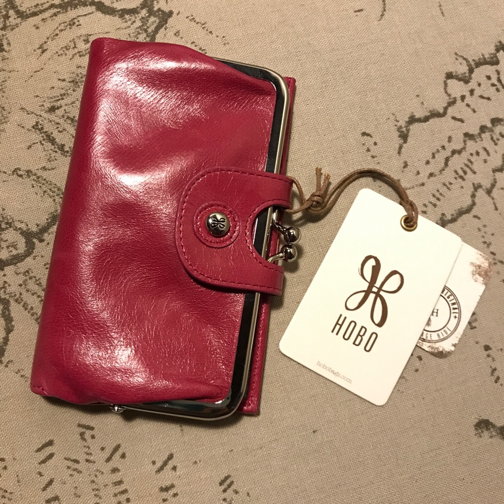 NWT HOBO Alice Wallet. Fuchsia. Vintage Hide