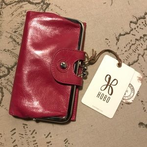 NWT HOBO Alice Wallet. Fuchsia. Vintage Hide