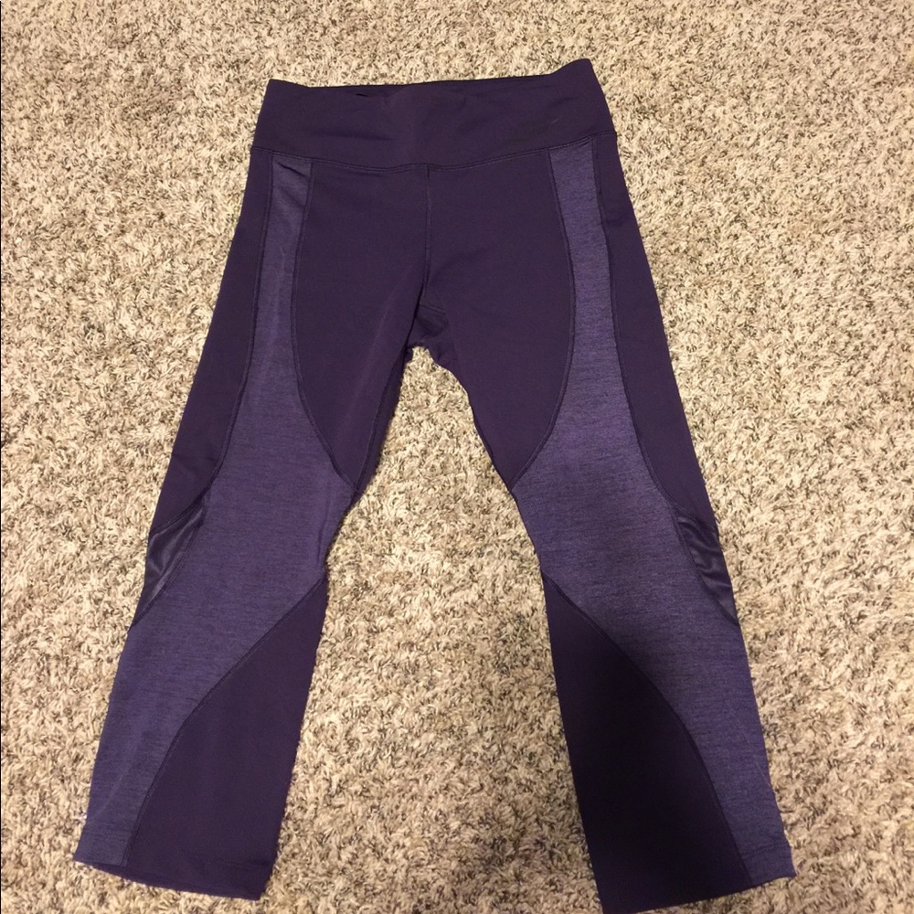 NWT Women's Nike power Legendary capris size M
