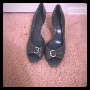 Aqua peep toe pumps size 10