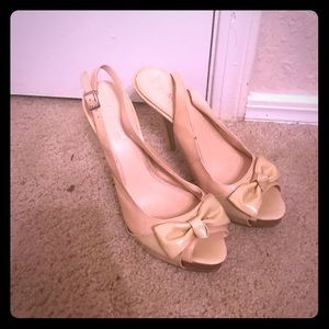 Peep toe bowed cream heels size 10
