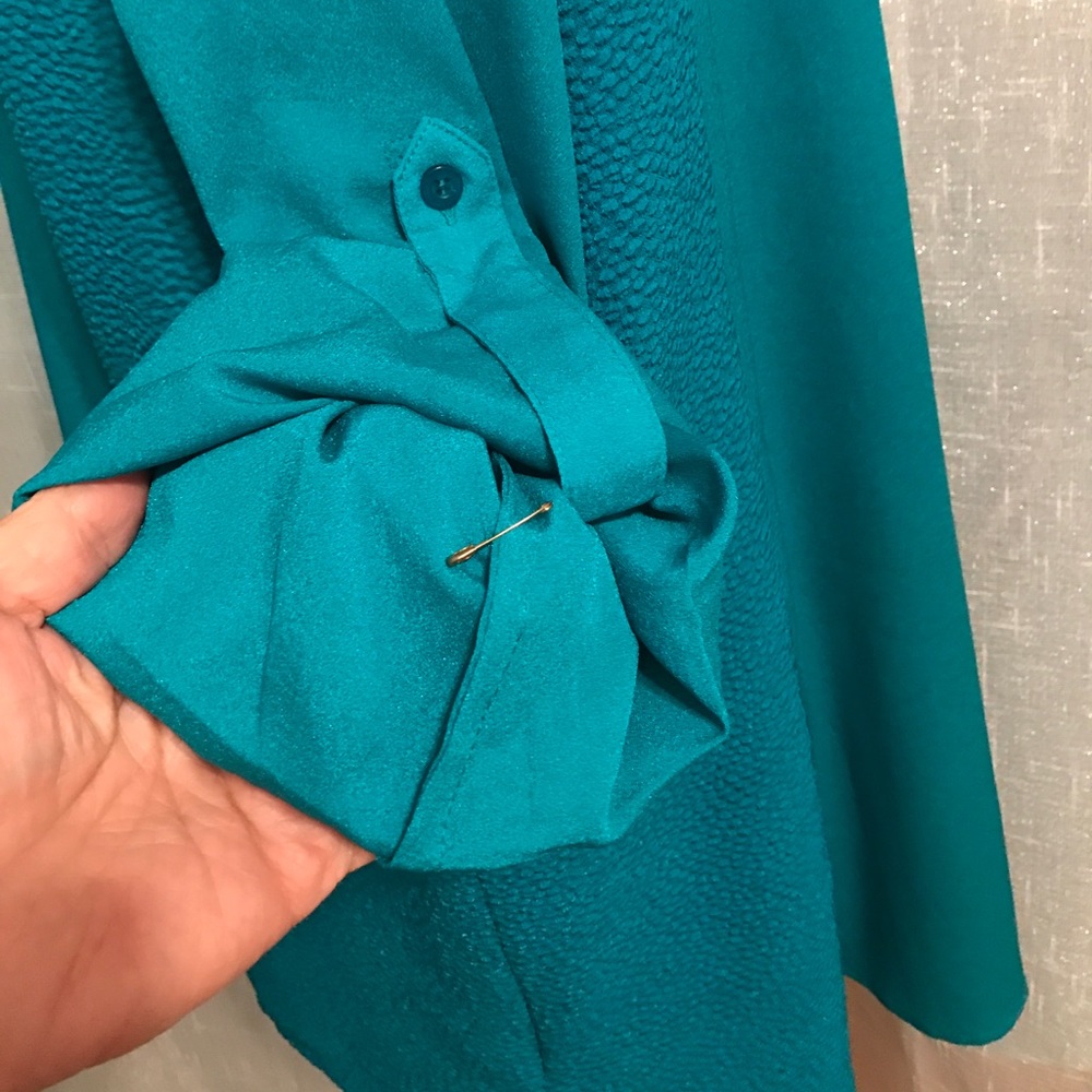 Calvin Klein turquoise tealtop with lace insert and roll up sleeves. - Picture 3 of 8