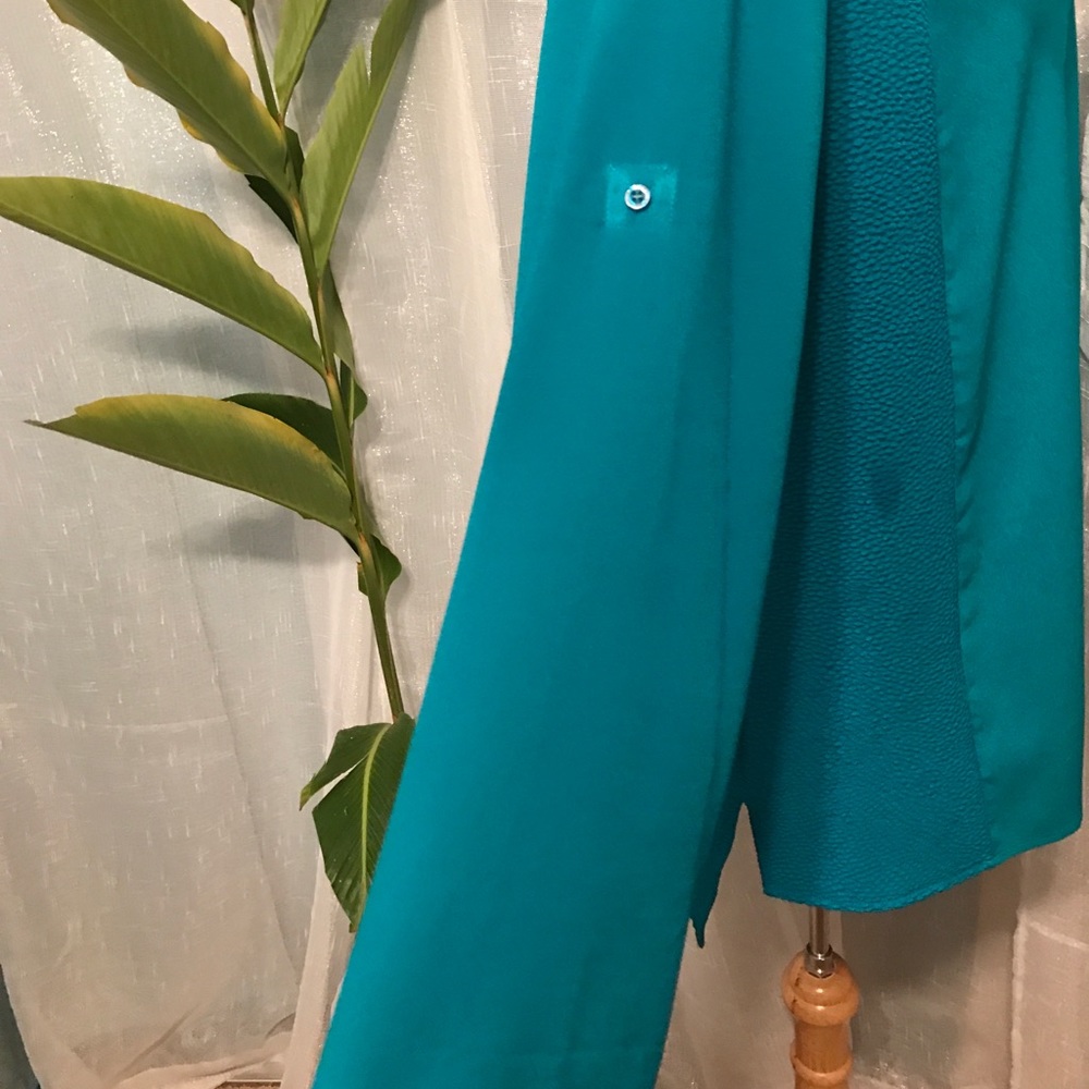 Calvin Klein turquoise tealtop with lace insert and roll up sleeves. - Picture 5 of 8