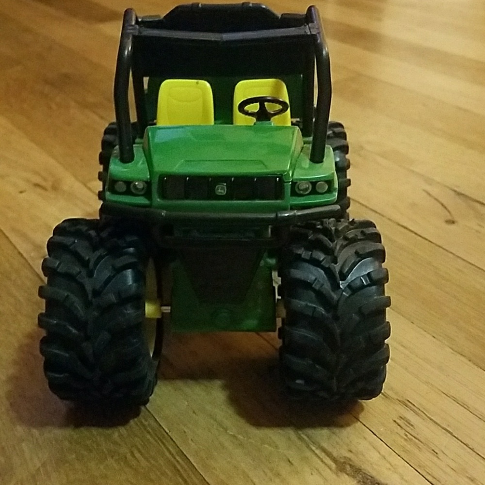 Toy tractor
