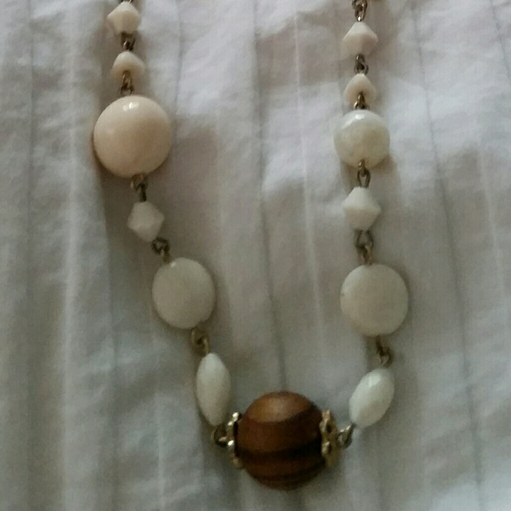 Adorable & adjustable Vintage type necklace