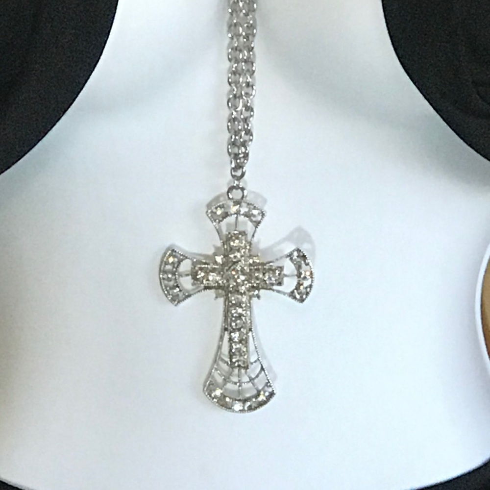 Cross pendant and chain