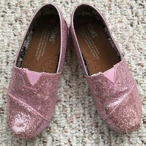 Girls TOMS Slip On Shoes in 💕 SPARKLY PINK 🌸