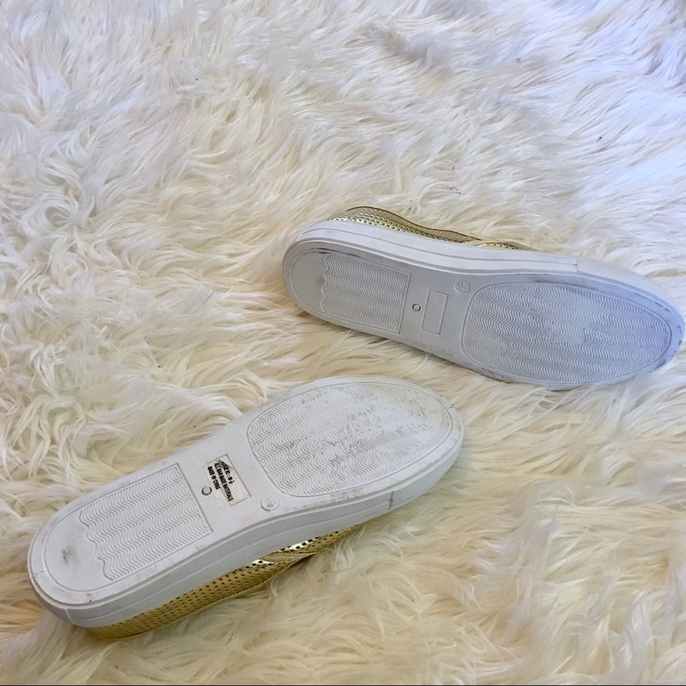 SOLD!!! LAST PAIR!NEW Gold Metallic Slip On - Picture 7 of 7