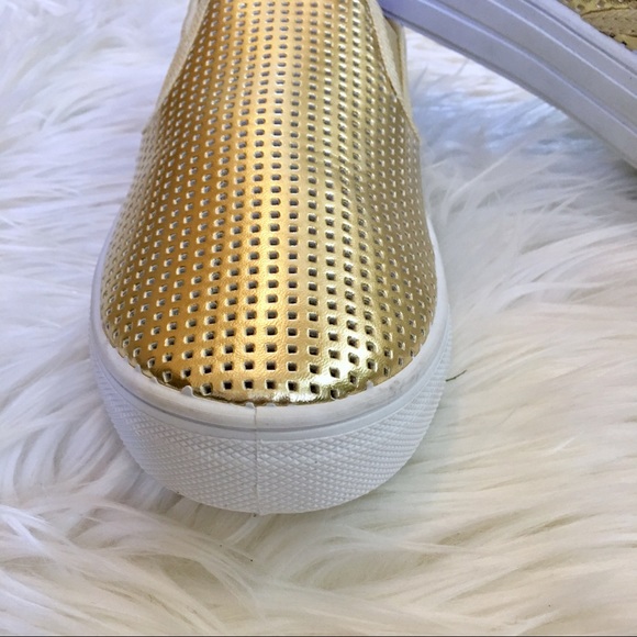 SOLD!!! LAST PAIR!NEW Gold Metallic Slip On - Picture 5 of 7