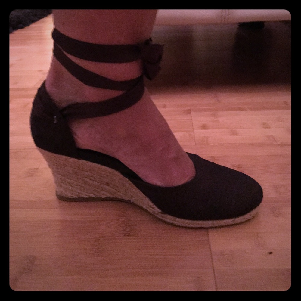 NWOT TIE 8 WEDGE JUTE Covergirl shoes never worn