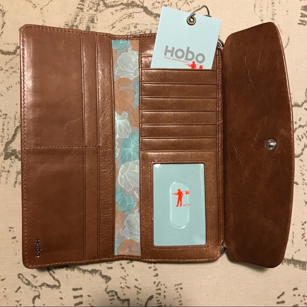 NWT HOBO Tessie Wallet.  Cafe Color