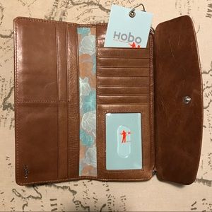 NWT HOBO Tessie Wallet.  Cafe Color