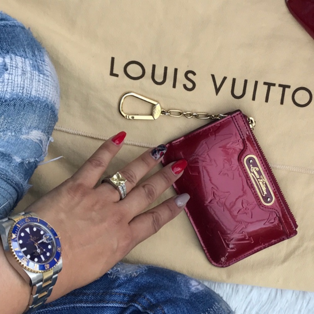 100% AUTHENTIC LOUIS VUITTON VERNIS COIN PURSE.