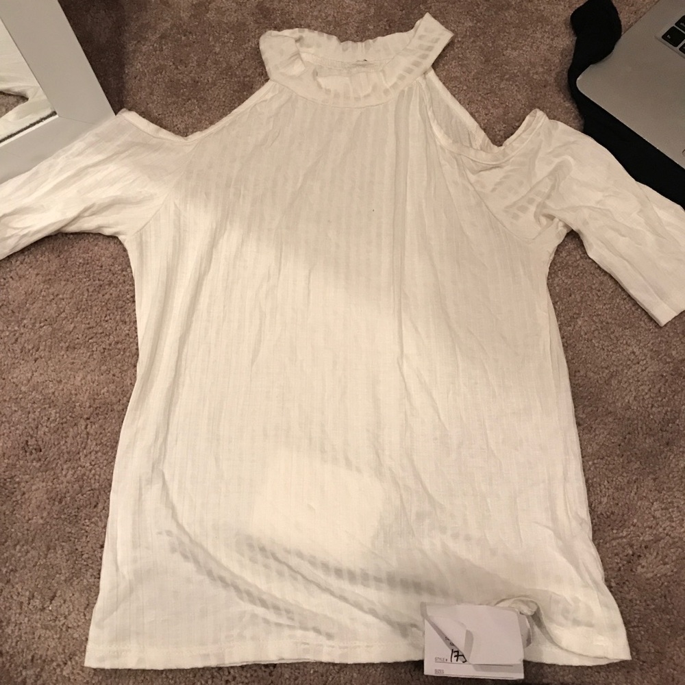 TIGHT COLD SHOULDER TOP