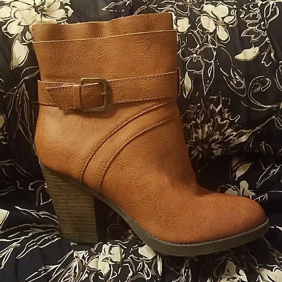 JustFab Shoes - NWOT JUST FAB ANKLE BOOTS