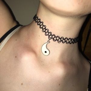 YIN AND YANG CHOKER