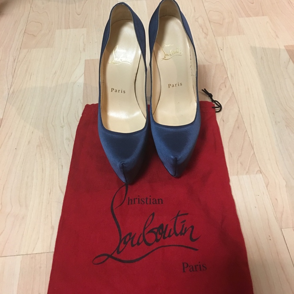 Christian Louboutin Daffodile satin Blue EU 34