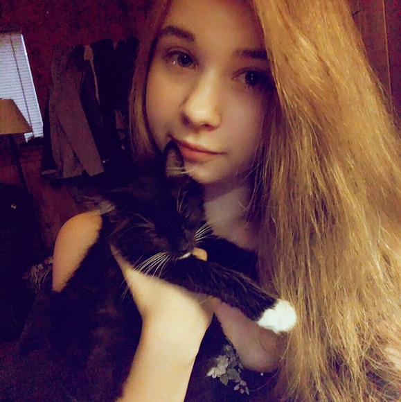 Meet your Posher, Aliya - Picture 1 of 1