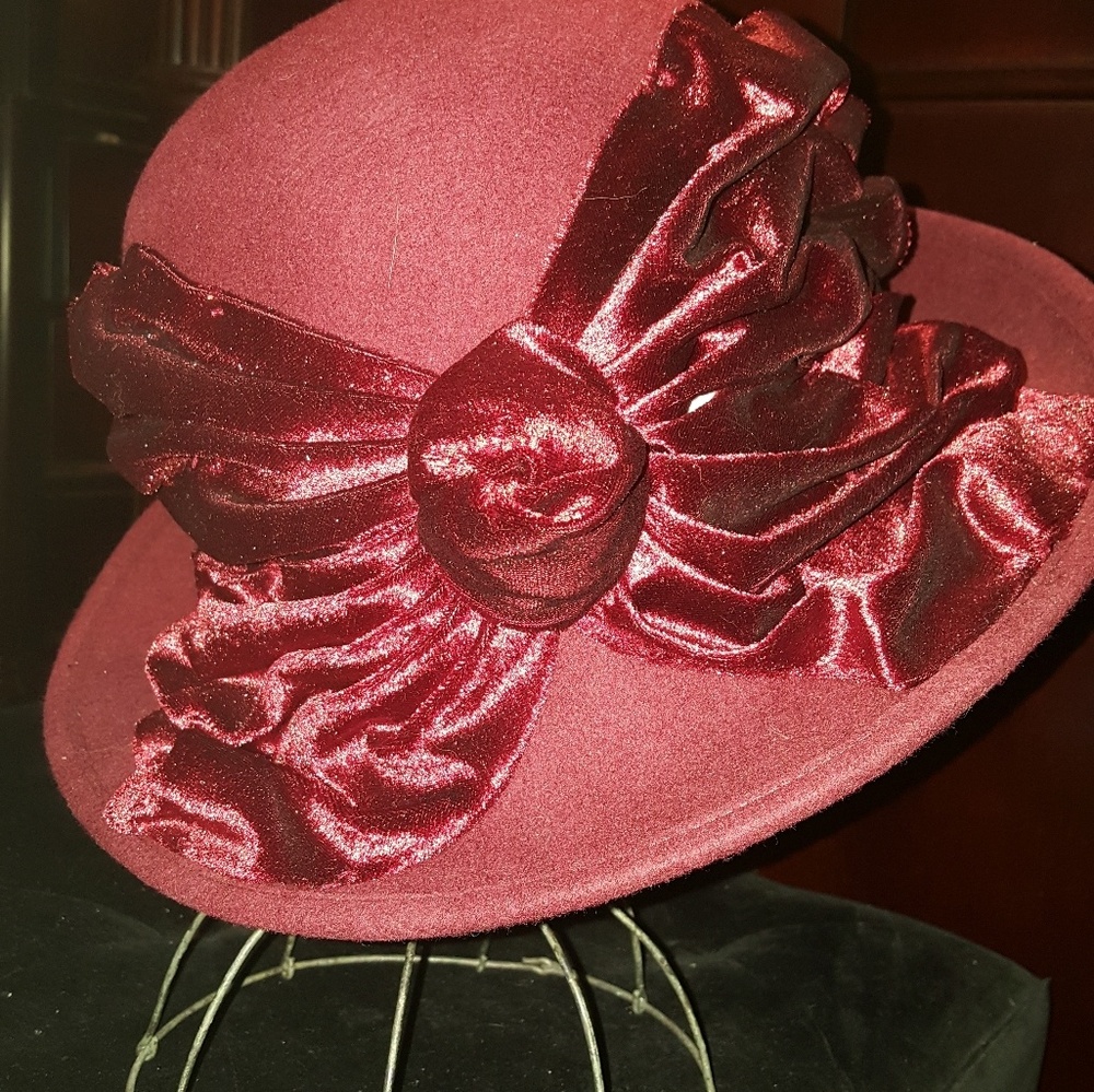 NWT burgundy felt hat