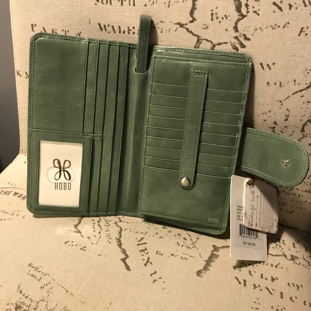 NWT HOBO Danette Wristlet Wallet. Bottle Green