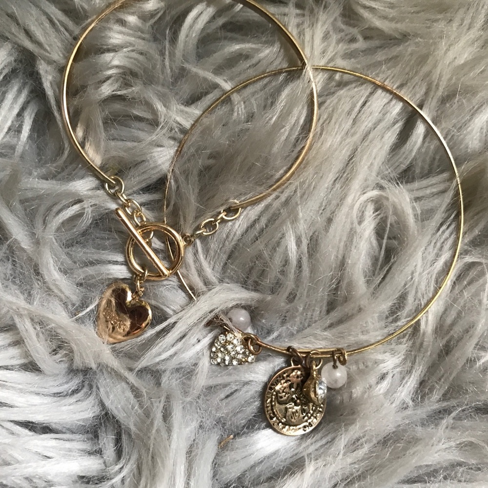 GUESS- Gold Bangle Set with Heart Charms