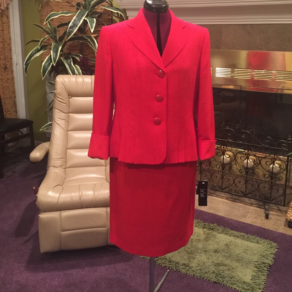 NWT Le Suit size 12 power suit red