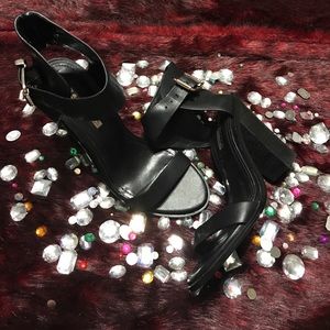 GREAT BCBG SHOES😍