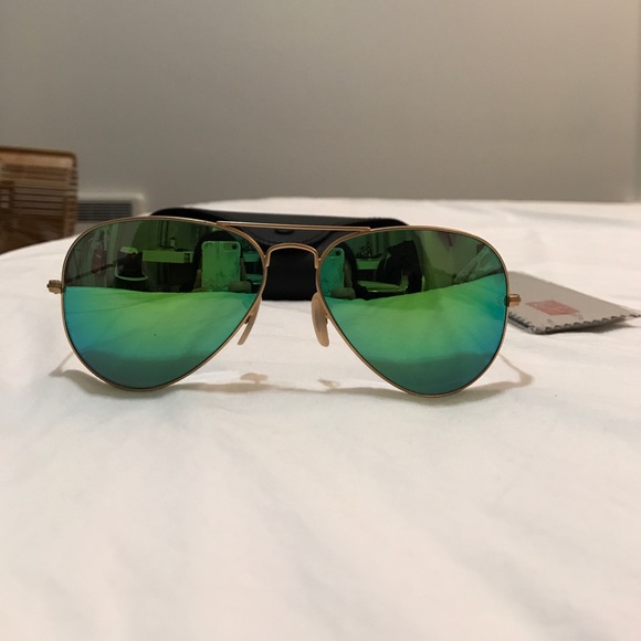 Ray Ban RB3025 Large Aviator Sunglasses - Picture 4 of 7