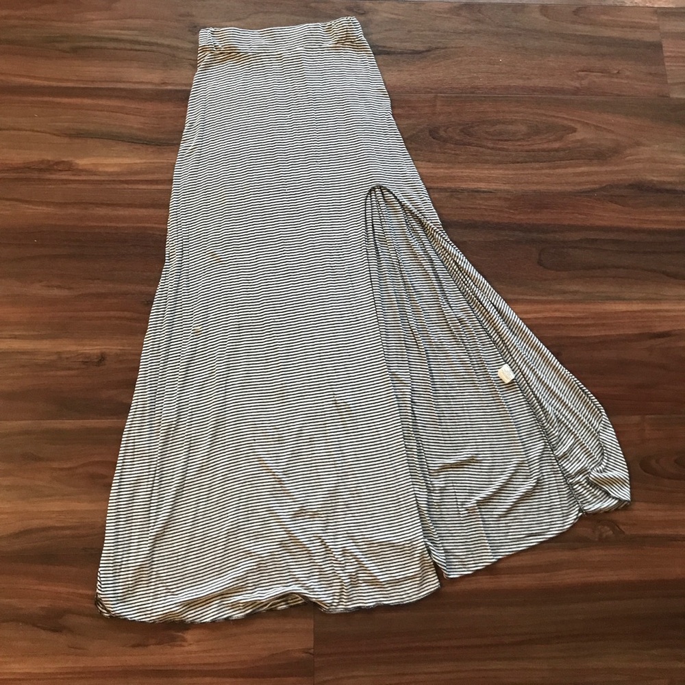 Brandy Melville Black and White High Waisted Skirt