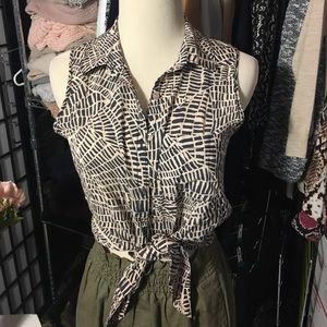 Rubbish size S tiefront sleeveless collared top
