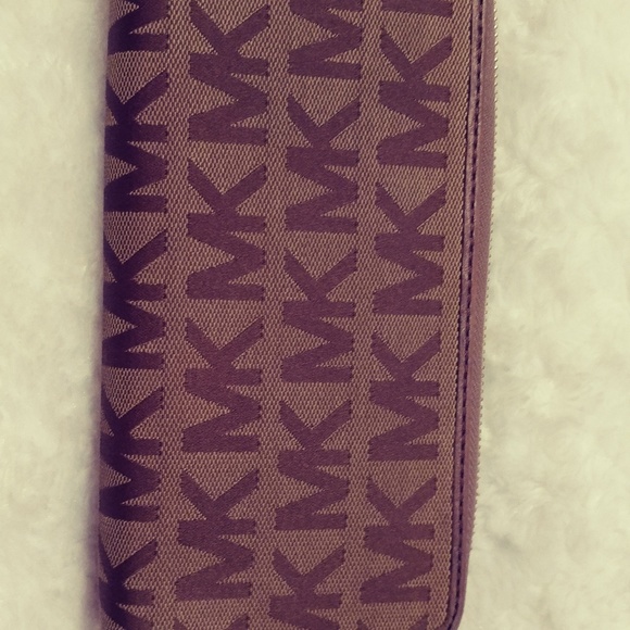 Authentic MK Wallet - Picture 2 of 4