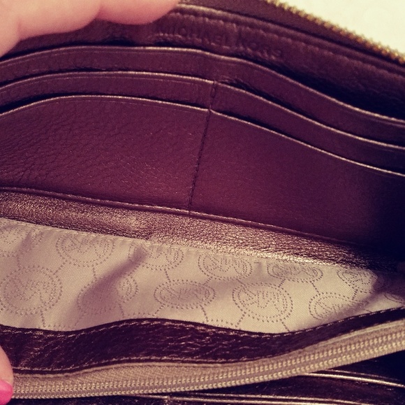 Authentic MK Wallet - Picture 4 of 4