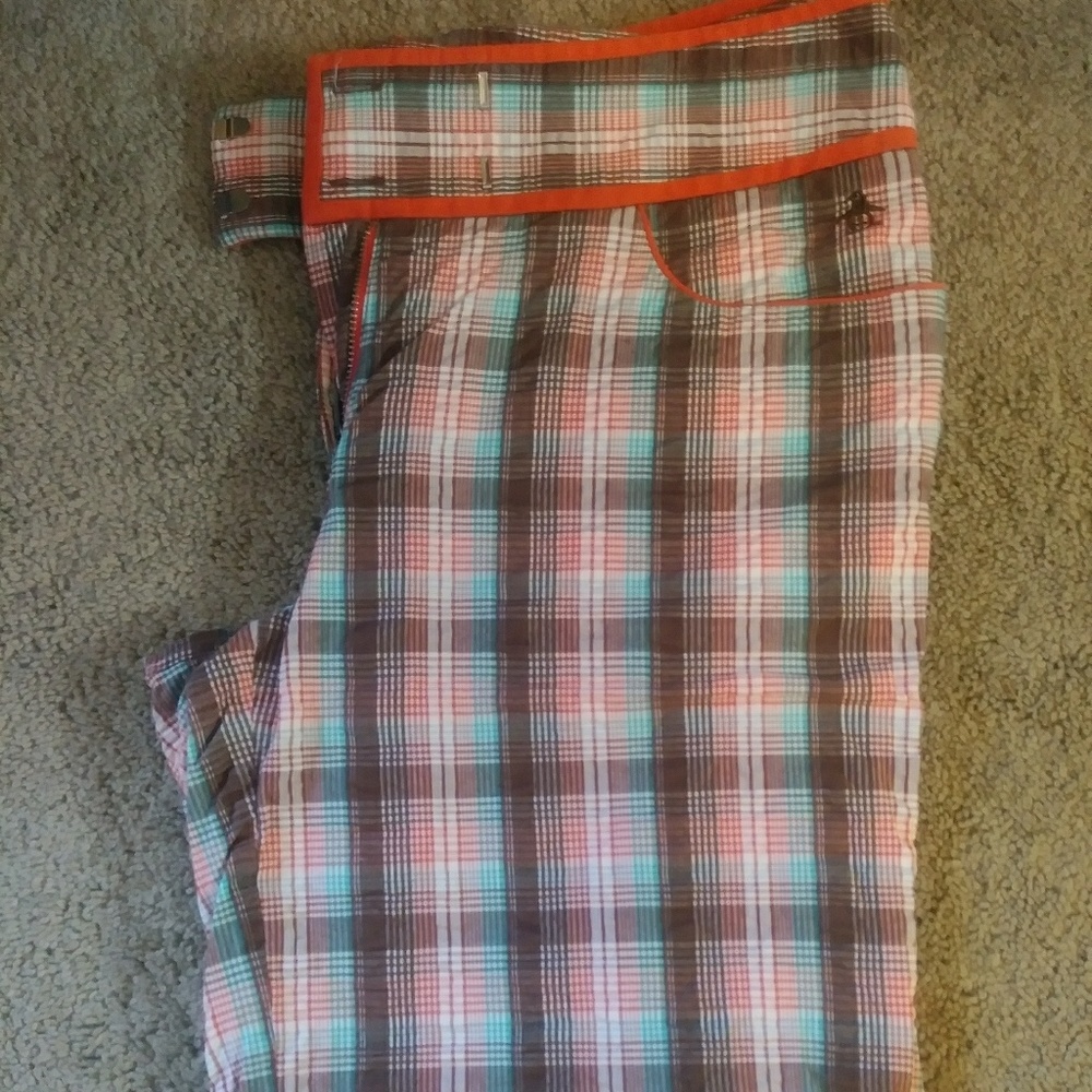 Knee length shorts ladies size 6