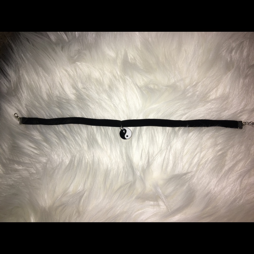Yin/yang choker necklace