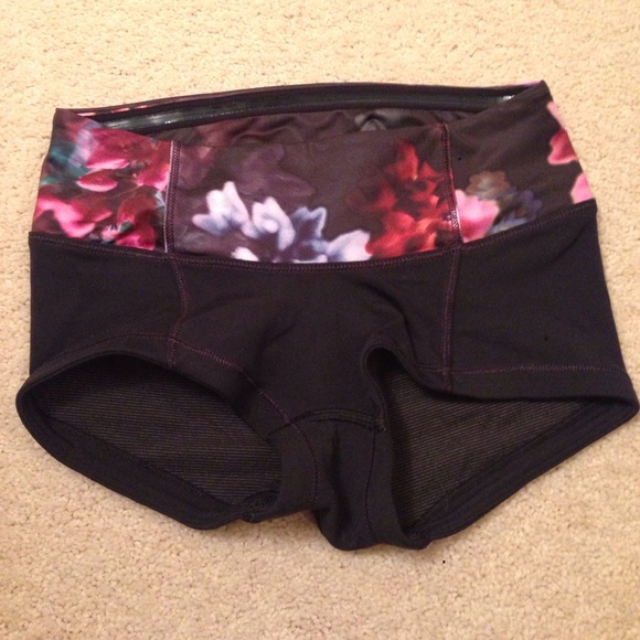 Lululemon Wunder Short - Picture 2 of 4