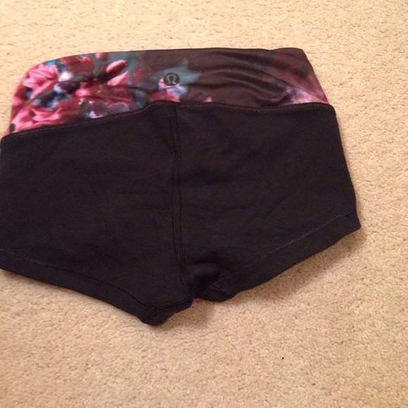 Lululemon Wunder Short - Picture 4 of 4