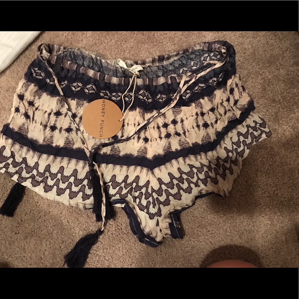 HONEY PUNCH FLOWY SHORTS