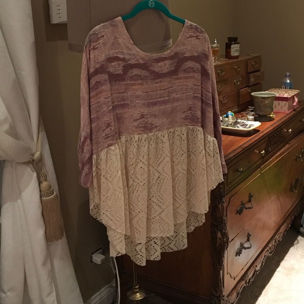 Very sweet Free People Top. NWOT.