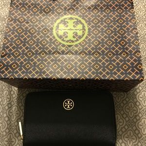 Authentic Tory Burch Robinson Continental Wallet