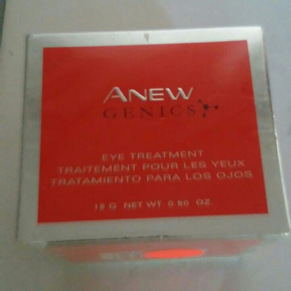Anew Genics Eye Cream