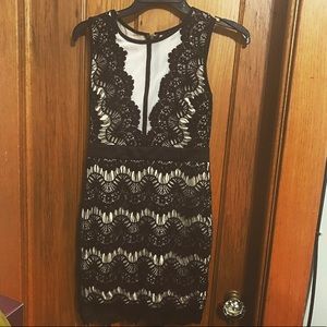 Black lace mini dress. (S)