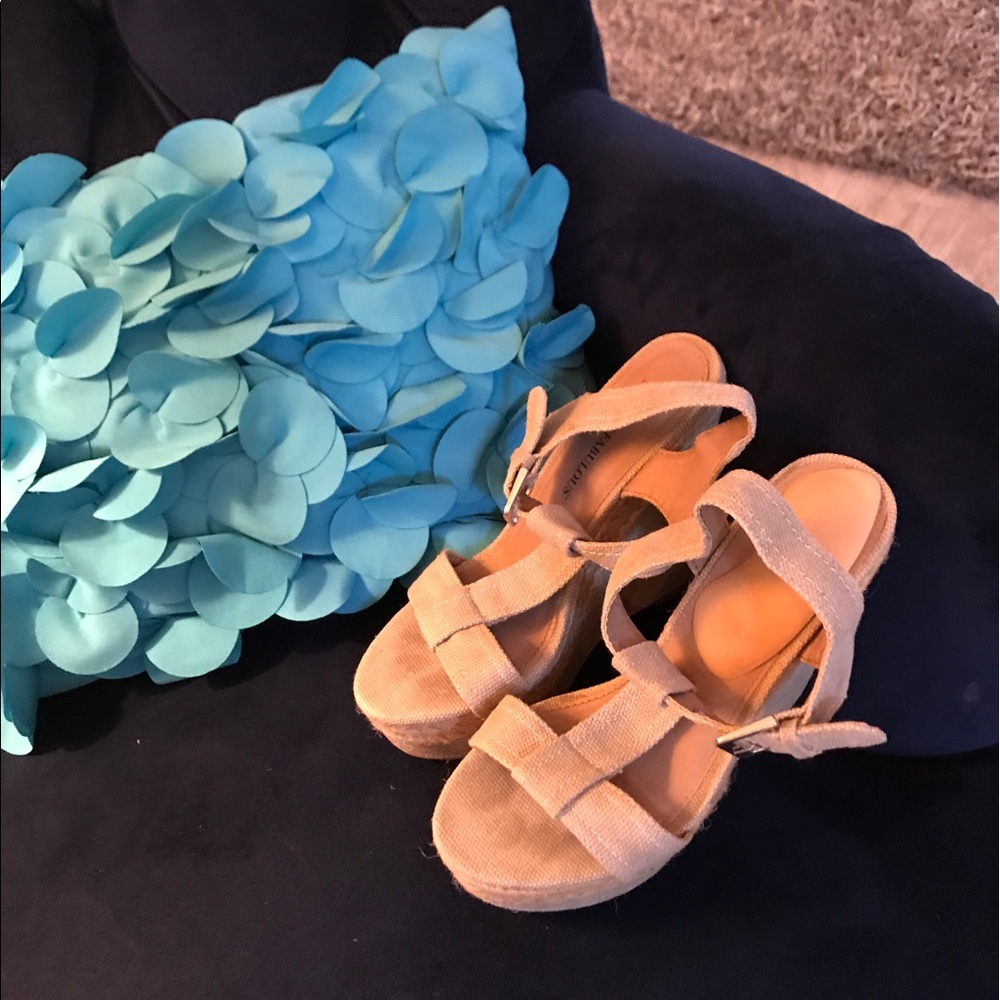 Just Fabulous size 6 wedges