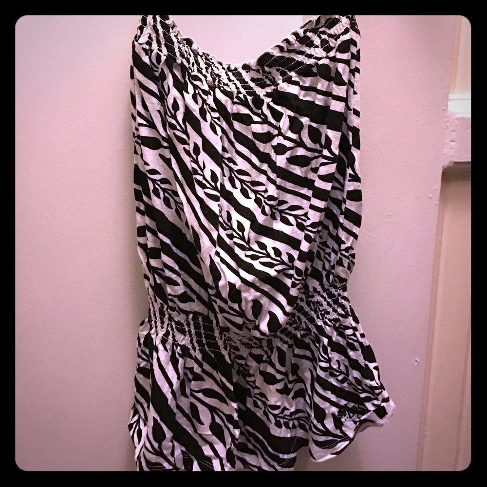 🦄NWOT! Brand: Lost/ Size: L/ Color: Black & White