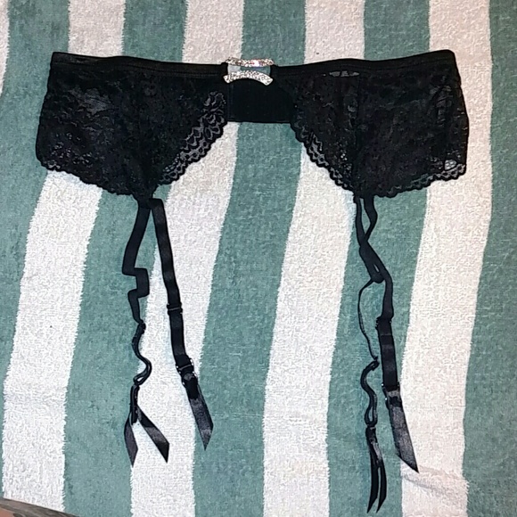 3 pack of garter belts - Picture 2 of 4