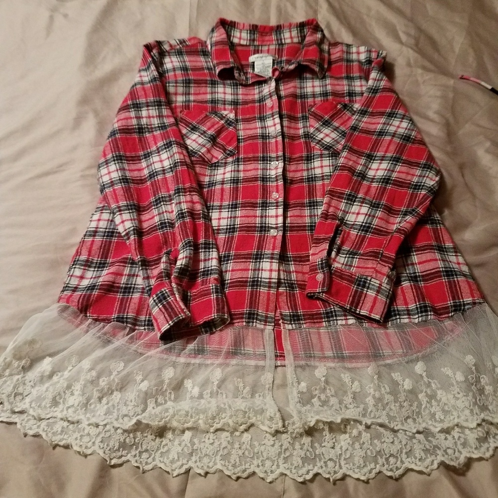 Size L red plaid long sleeve flannel top w/lace