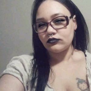 Meet your Posher, Larissa