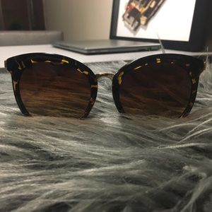 Round Tortoise/Gold Sunglasses