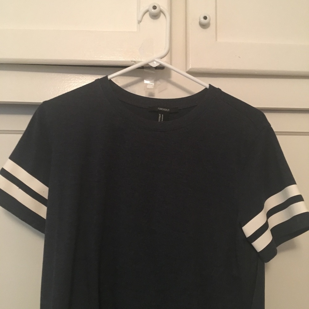 NVER WORN SHIRT. BRANDY NEW. SUPER COMFY AND CUTE!